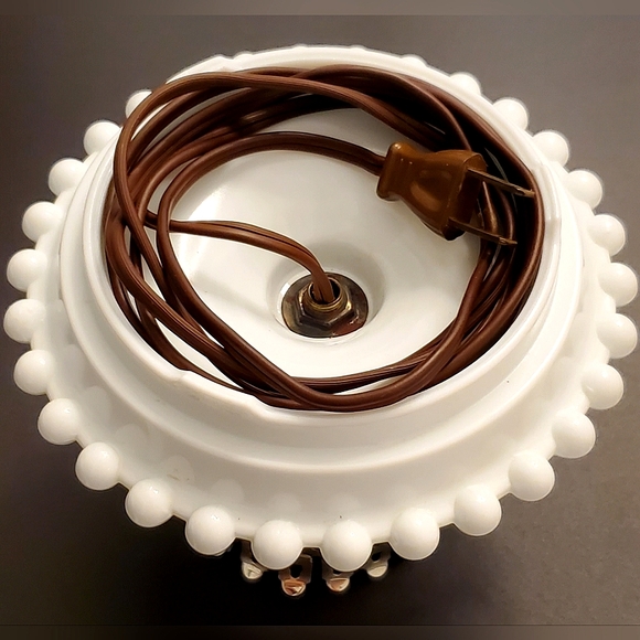 Vntg 14" Milk Glass Jewelry Catch Bottom Electric Hurricane Lamp Silvery Trim - Picture 12 of 13